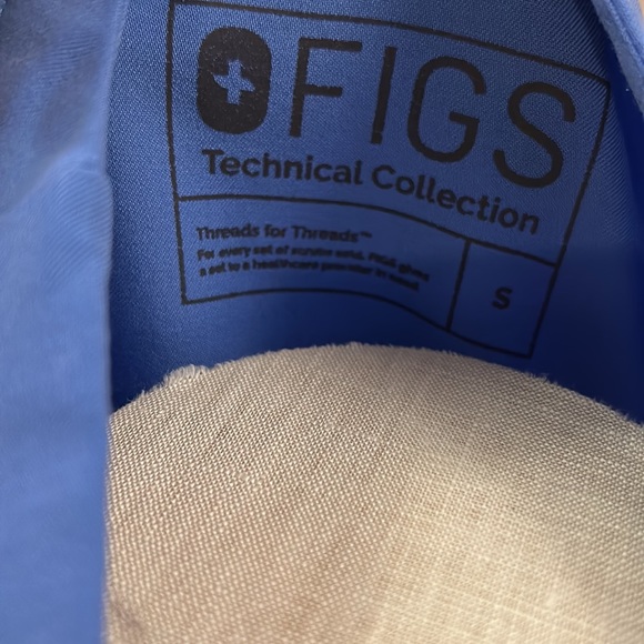 Figs Scrubs Blue Top size Small - Picture 6 of 7